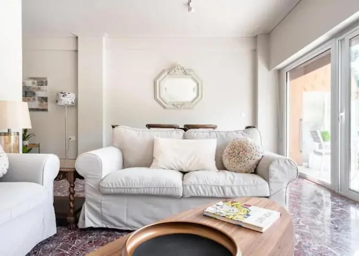 Flisvos Marina Refurbished Apartment