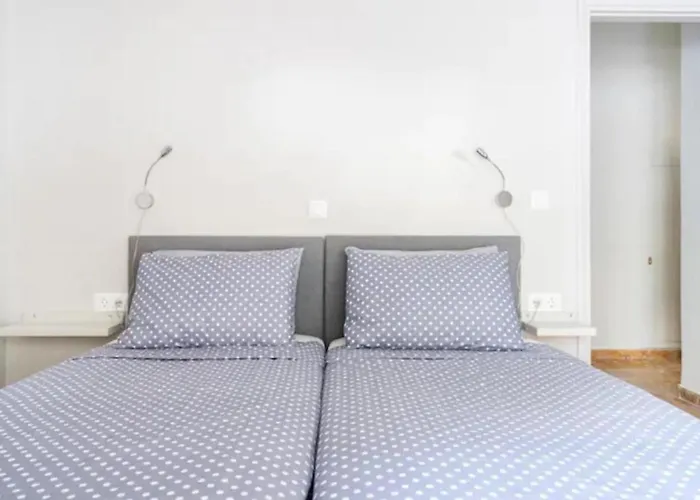 Flisvos Marina Refurbished Apartment