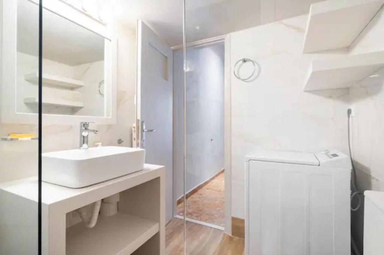 Flisvos Marina Refurbished * Atenas