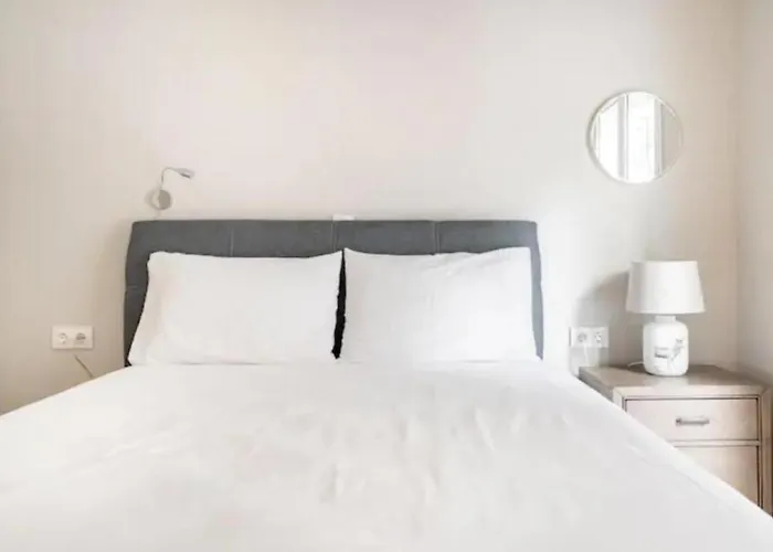 Flisvos Marina Refurbished Apartment